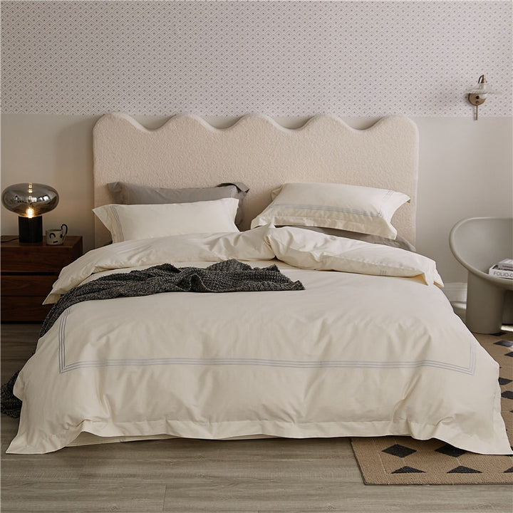 Elegant bed linen set made of cotton satin with fine piping and reversible function