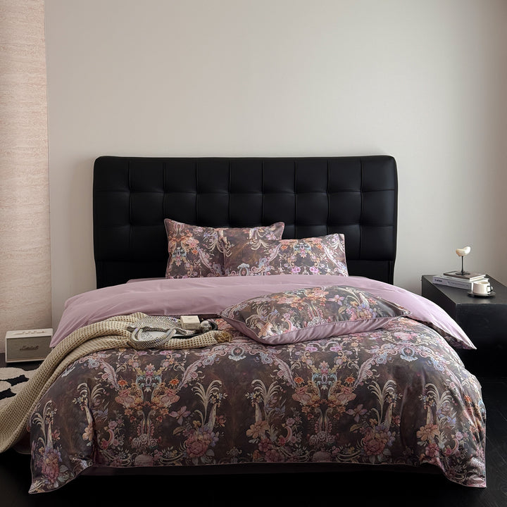 Bedding set with floral sketch look and reversible function