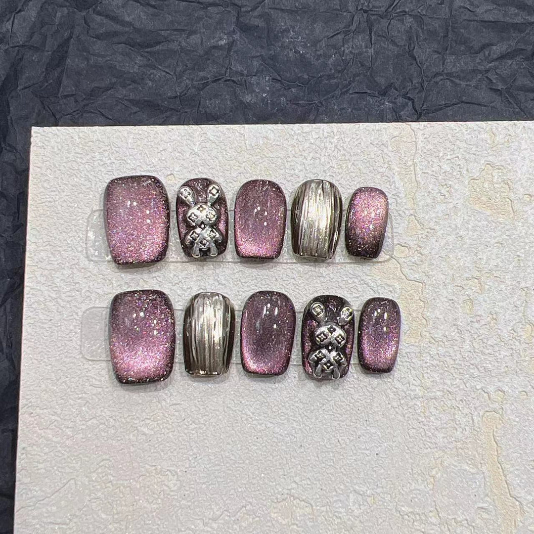 Glamorous Press-On Nail Art Set with Elegant Metallic Accents Stornfield