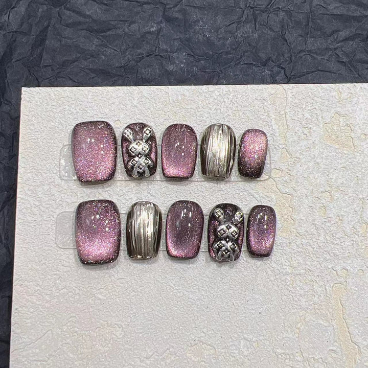 Glamorous Press-On Nail Art Set with Elegant Metallic Accents Stornfield