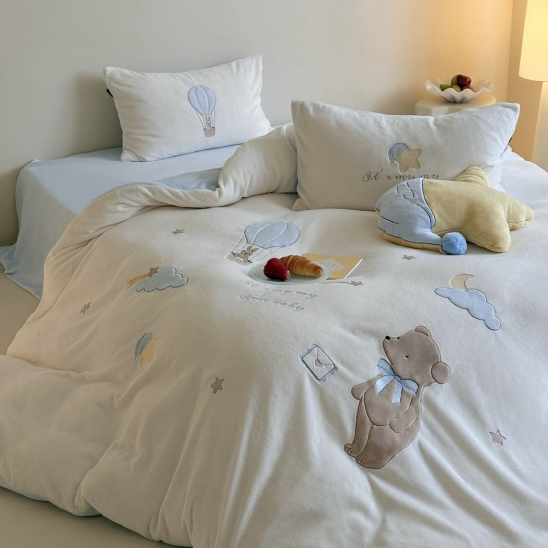 Children's bedding set made of cotton with appliquéd hot air balloon and teddy bear motifs Stornfield
