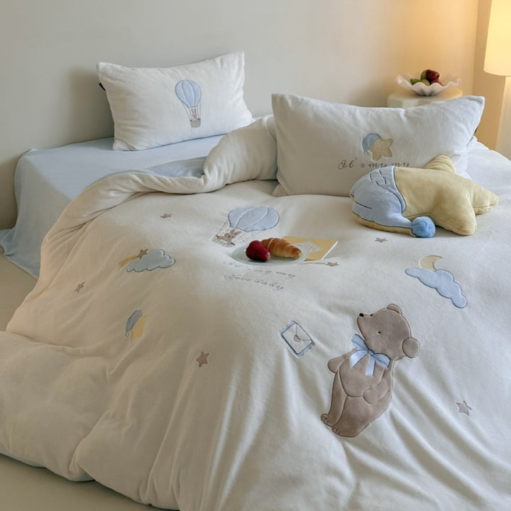 Children's bedding set made of cotton with appliquéd hot air balloon and teddy bear motifs Stornfield