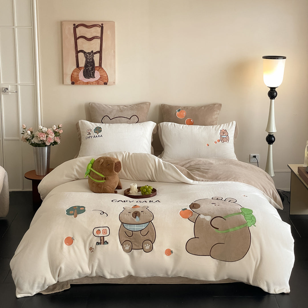 Cozy cotton satin duvet cover set with large capybara illustration