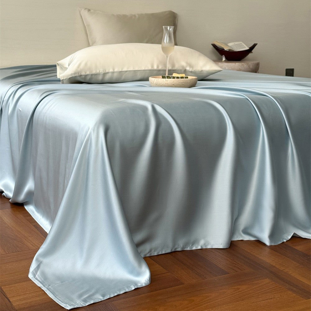 Luxurious satin bedding set with a silky-smooth surface, reversible function and hotel closure
