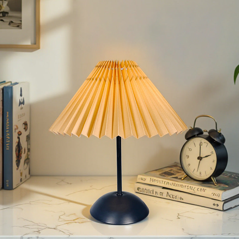 Elegant Pleated Desk Lamp