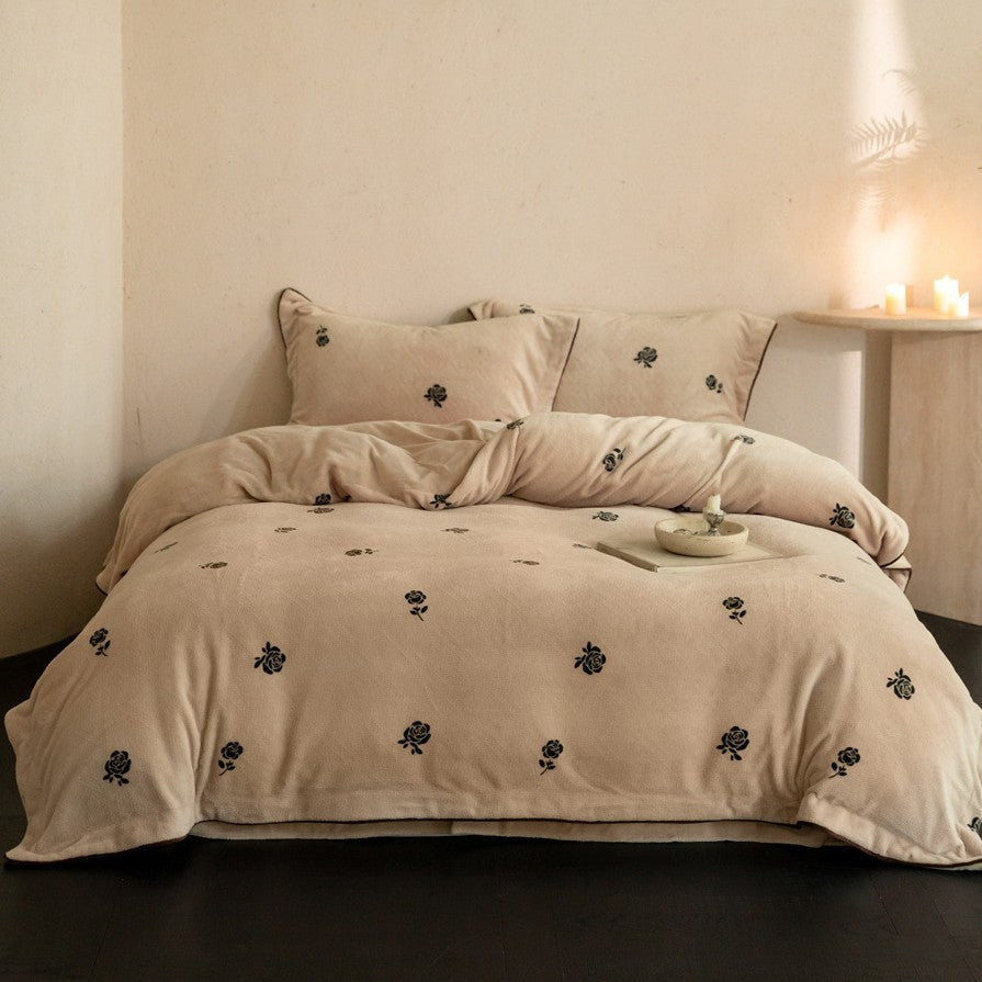 Microfleece bedding set with embroidered rose appliqués