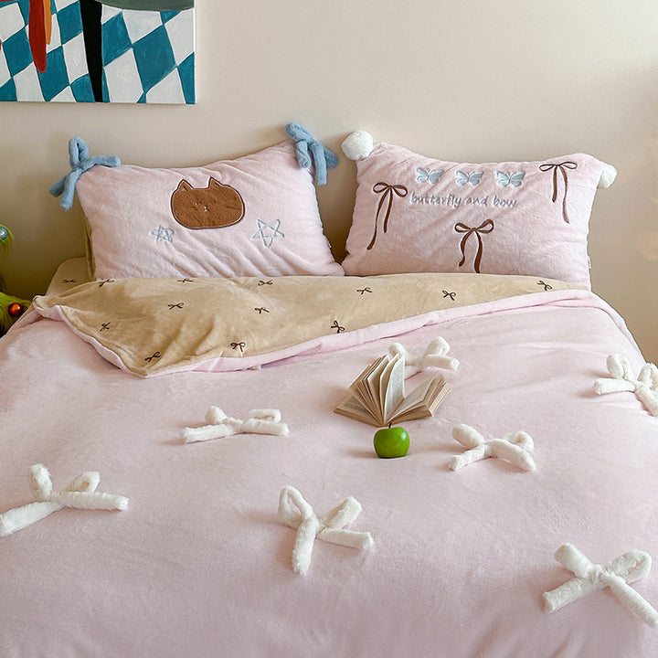 Cozy bedding set made of microfleece with 3D bows and reversible cover