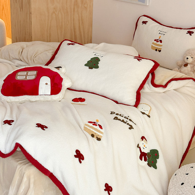 Cozy Reversible Bedding Set made of Teddy Fleece with Embroidered Designs and Decorative Piping