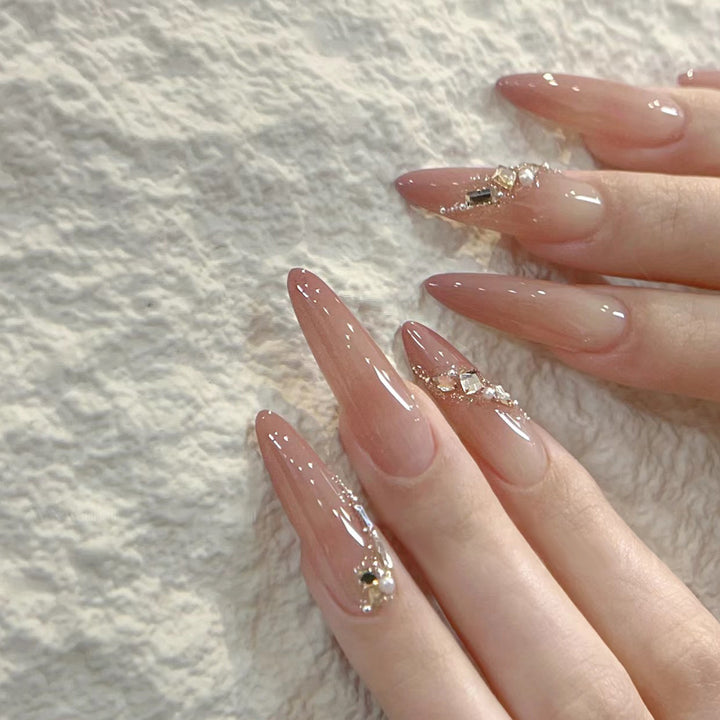 Long-lasting and Decorative Art Nails Stornfield