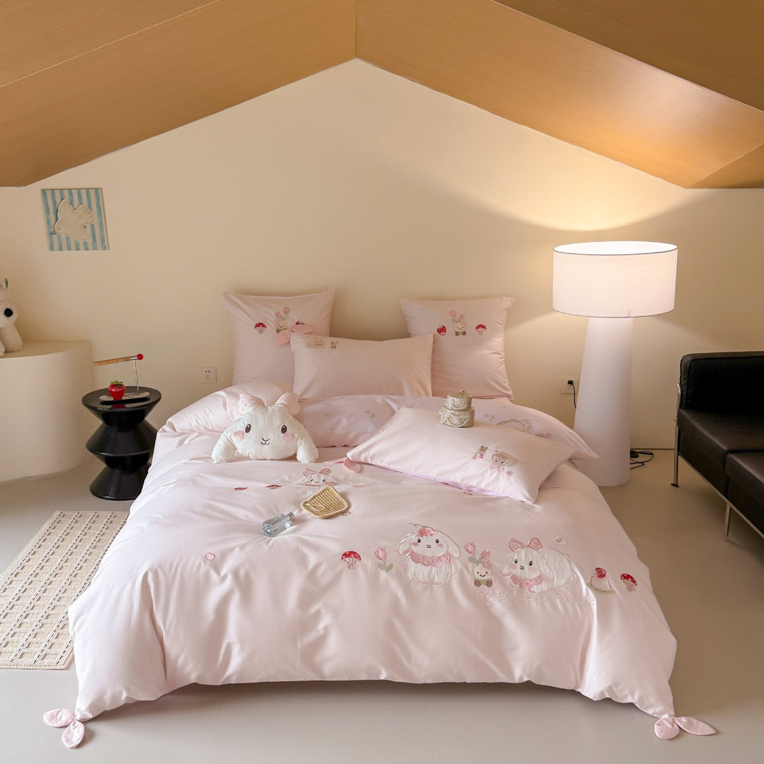 Children's bedding set with cute animal embroidery made of cotton blend