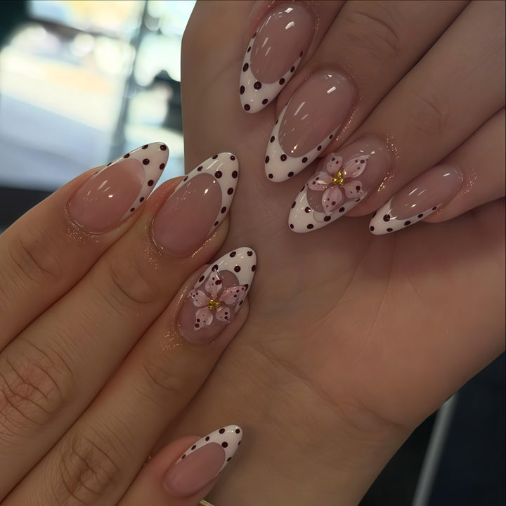 Art Nails in Elegant Flower and Dot Design Stornfield