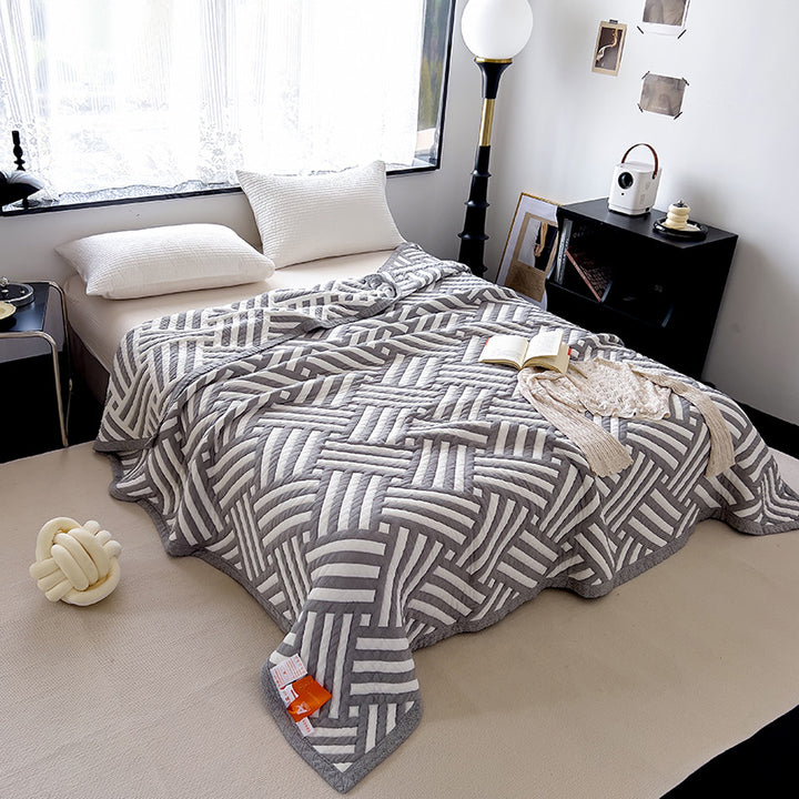 Lightweight Quilted Cotton Coverlet with Matelassé Raised Circle Pattern