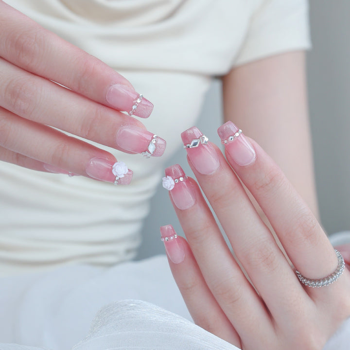 Decorative Press-On Nail Art Set with Elegant Floral Accents