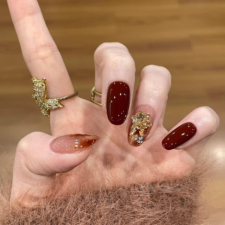 Artificial nail tips with golden accents Stornfield