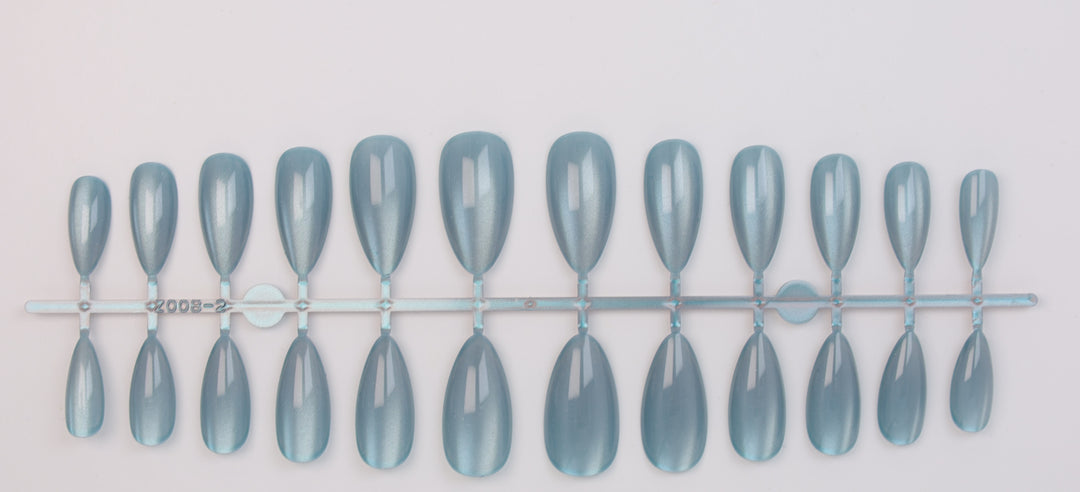 Artificial nail set with shimmering designs Stornfield