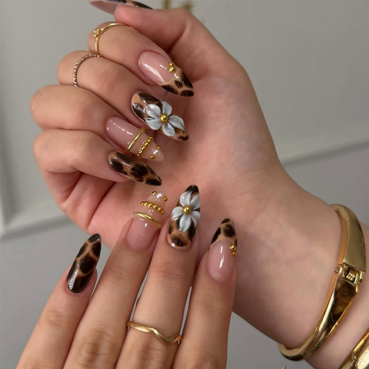 Artful nail art with floral accents Stornfield