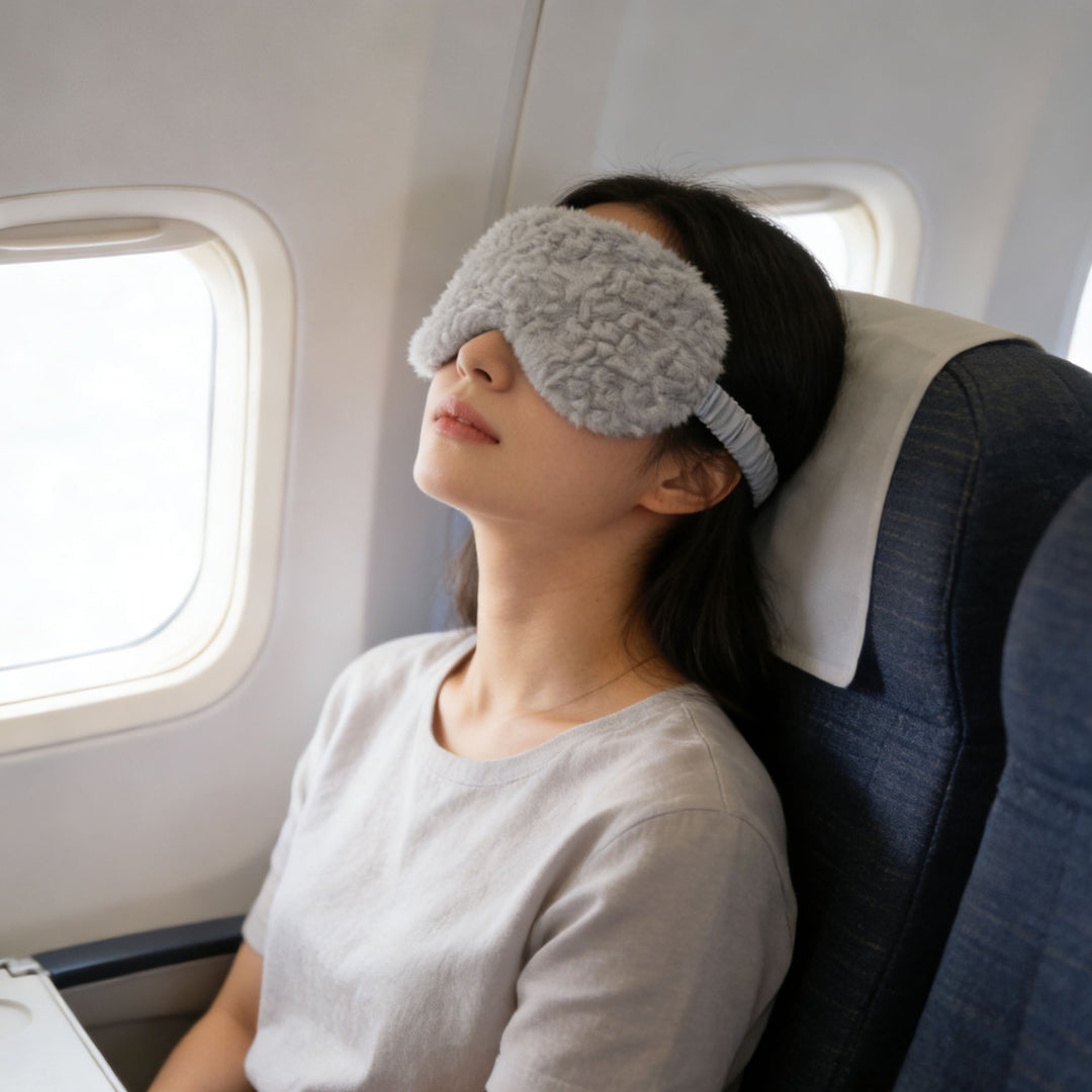 Women's luxury sleep mask with voluminous faux fur cover and softly padded eye area Stornfield