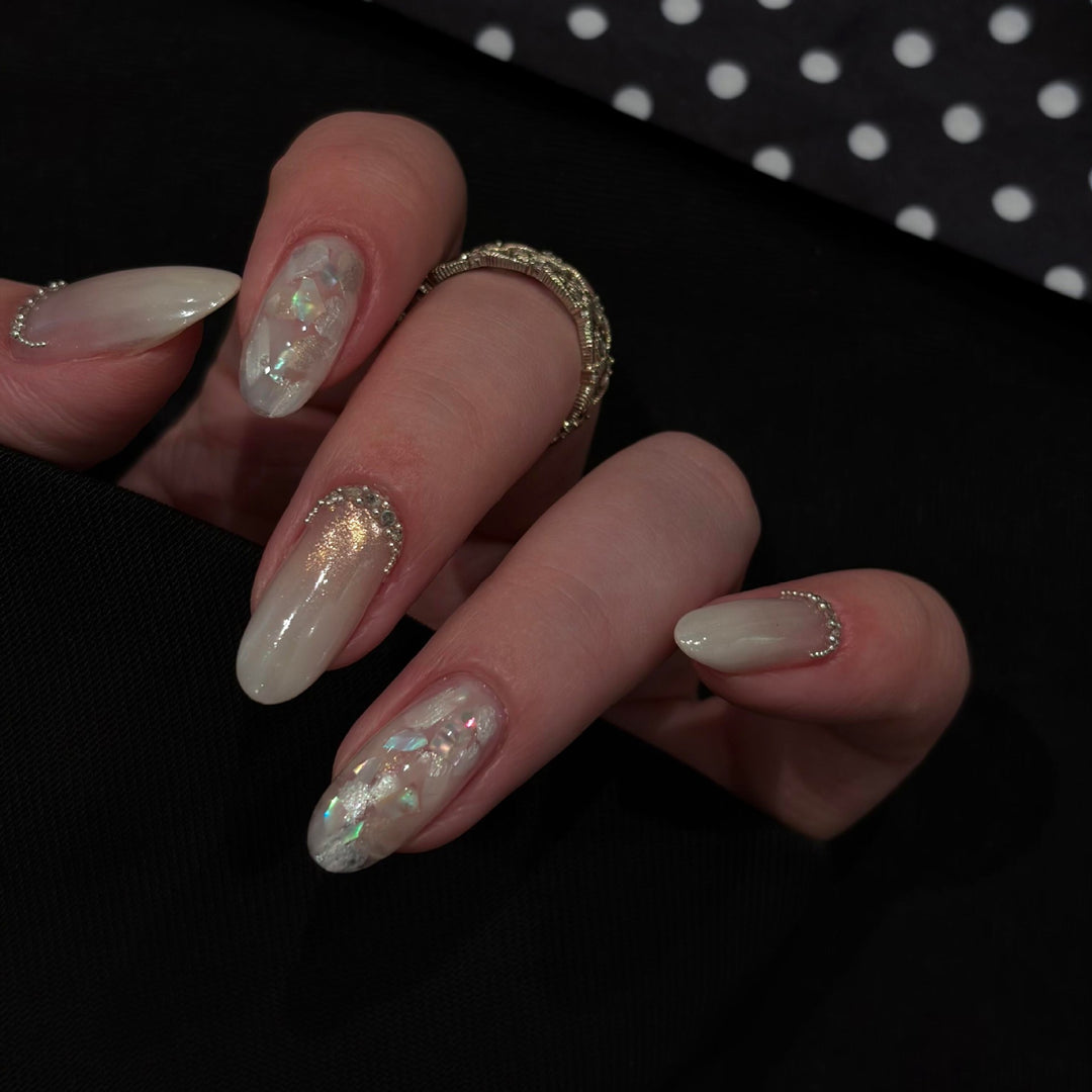 Artificial nails with shimmering accents and elegant applications Stornfield
