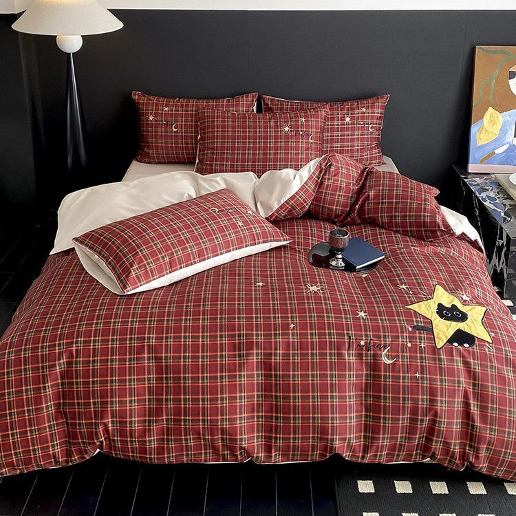 Checked cotton percale bedding set with tartan-applied bear relief
