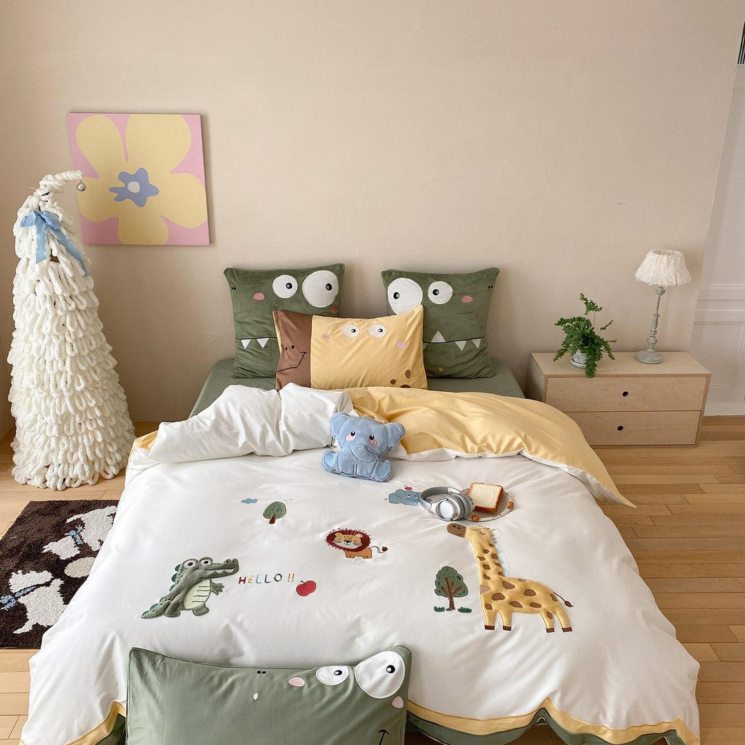 Children's bedding set with stitched safari appliqués and soft cotton blend