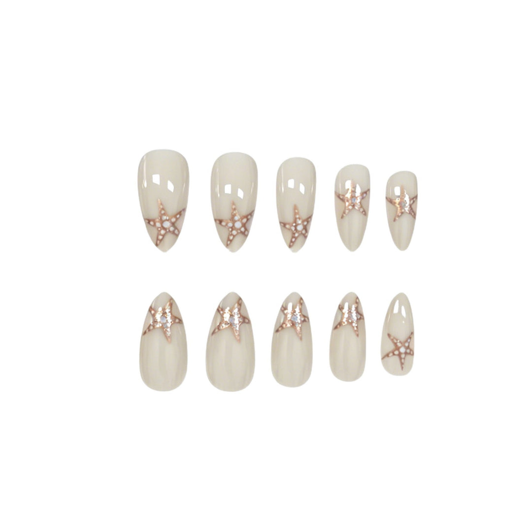 Elegant Starfish-Embellished Nail Art Stornfield