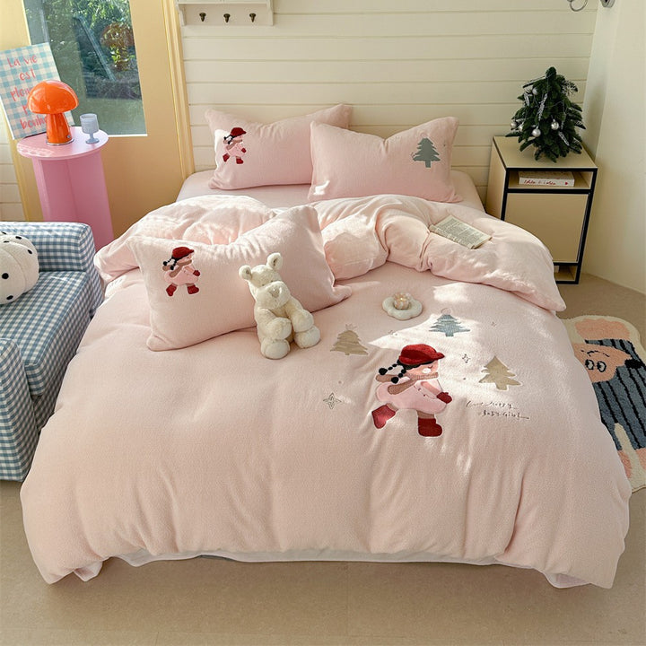 Children's bedding set with cozy fleece surface, embroidered figures and pillowcases