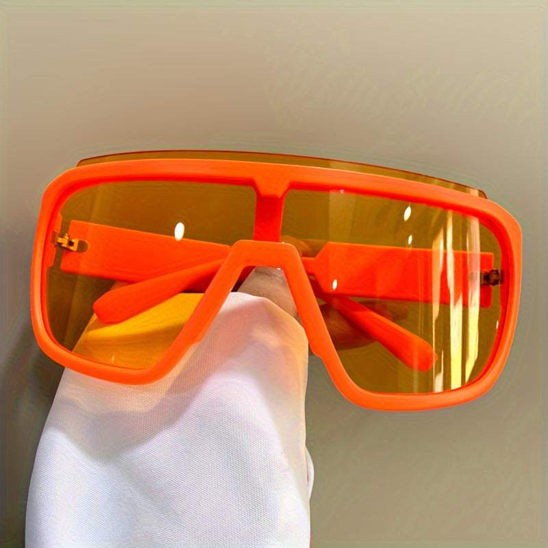 Women's sporty sunglasses with futuristic design and wide front Stornfield