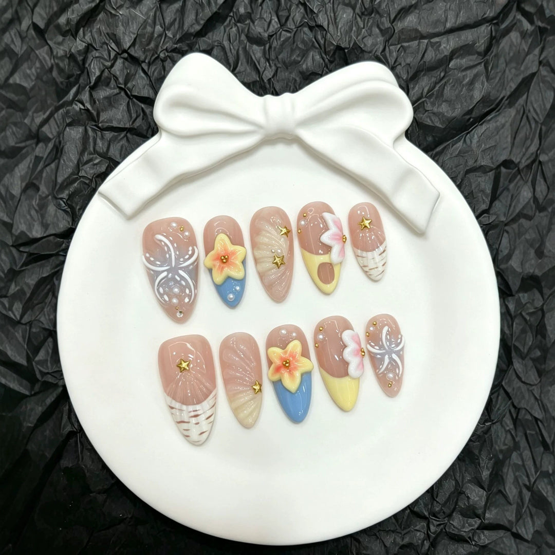 Decorative Press-On Nail Art Set with Floral and Metallic Accents