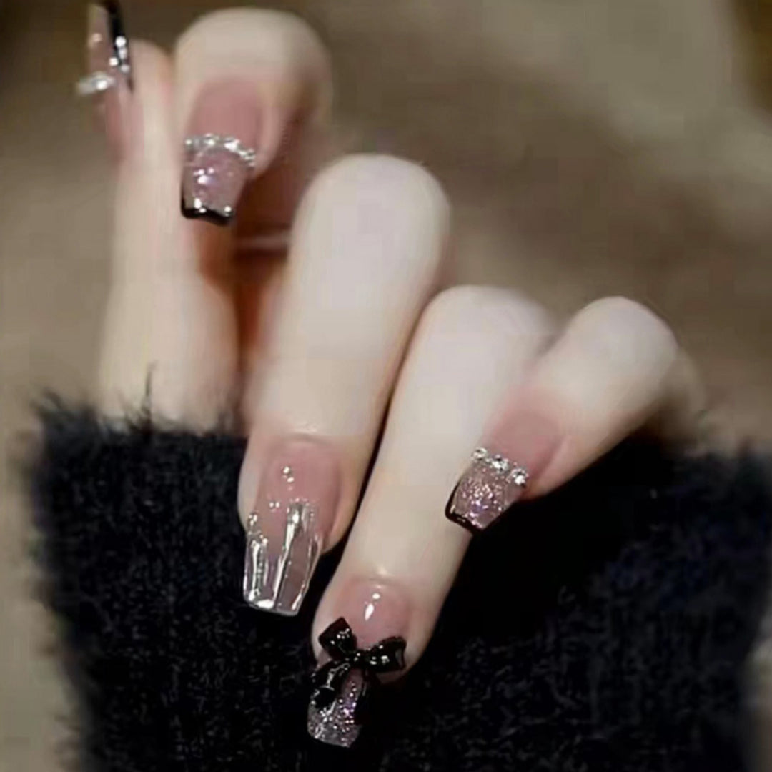 Festive Holiday Themed Press-On Nail Art Stornfield