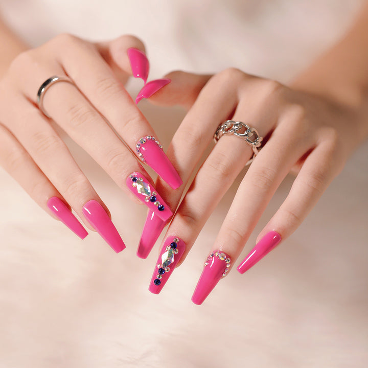 Elegant Nail Art with Glitter Decoration Stornfield