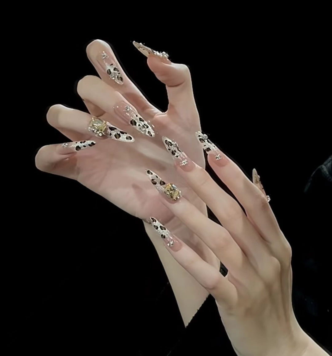 Elaborate Artistic Press-On Nail Set Stornfield
