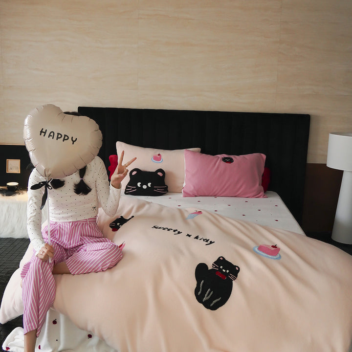 Embroidered Puppy Appliqué Reversible Duvet Cover Set with Paw-Print Shams
