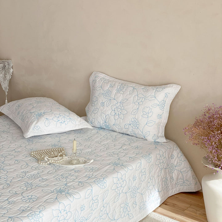 Quilted cotton bedspread set with floral quilted embroidery