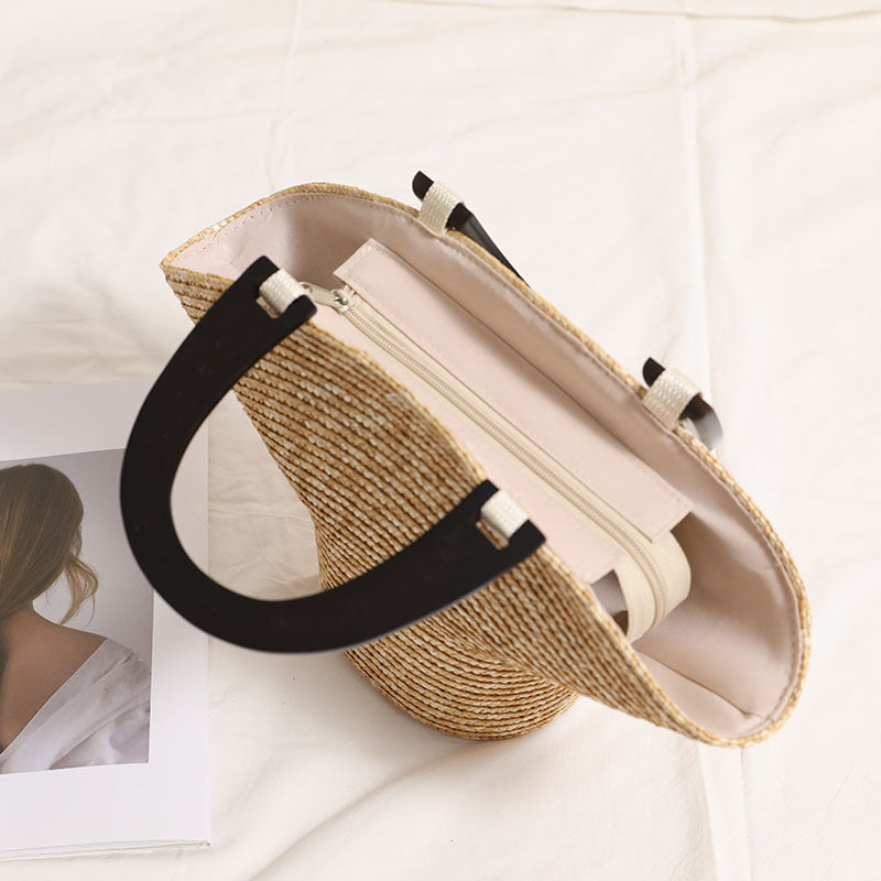Fashionable Basthandbag with Stylish Plastic Handles Stornfield