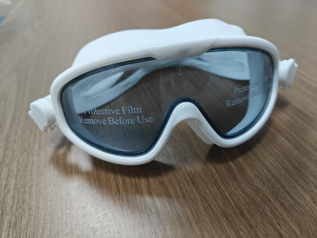 Swimming mask with anti-fog coating and ergonomic silicone frame Stornfield