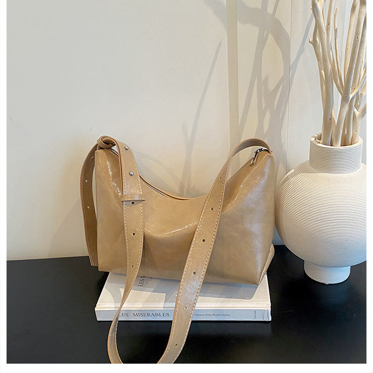 Stylishly Minimalist Leather Shoulder Bag