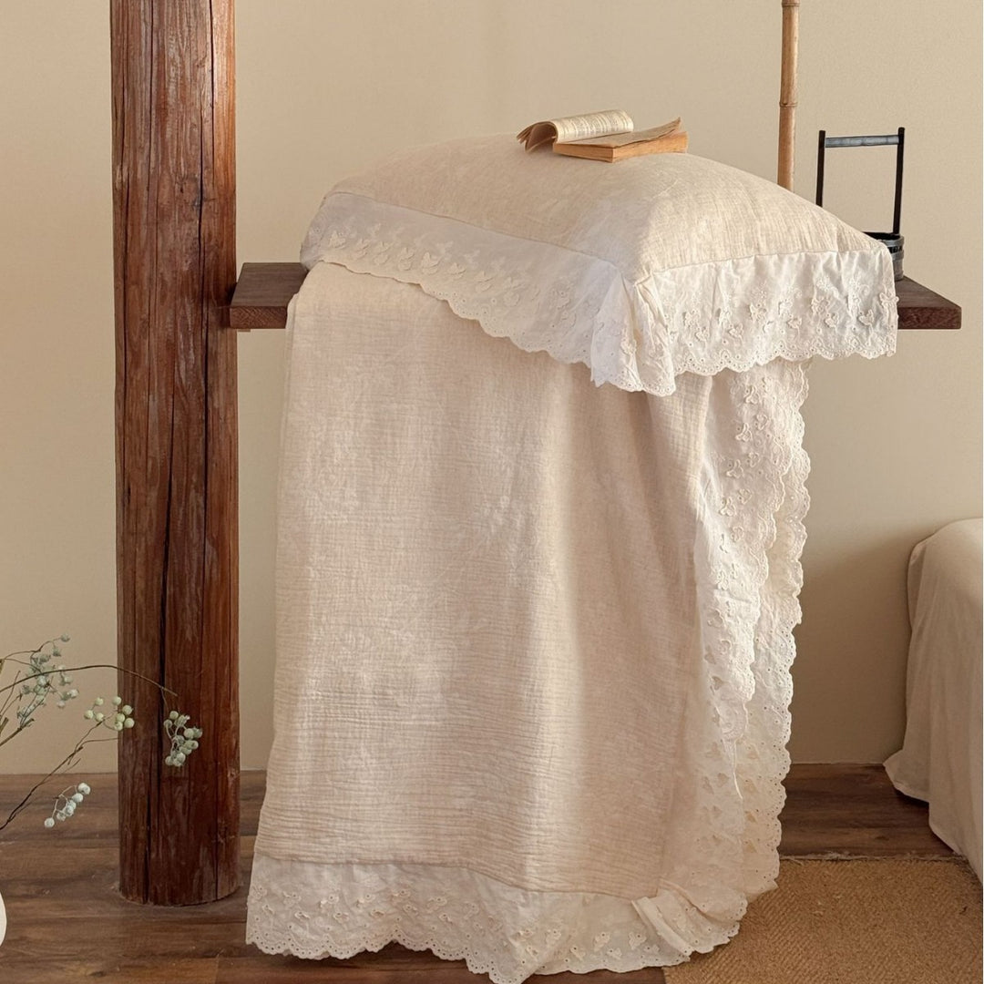Vintage-Inspired Linen-Cotton Jacquard Duvet Cover Set with Lace-Trim Ruffled Shams