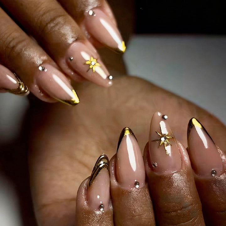 Nail art set with leopard pattern and glitter embellishments Stornfield