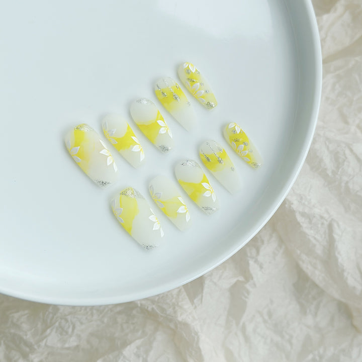 Decorative Press-On Nail Art Set with Floral Accents  1791773215