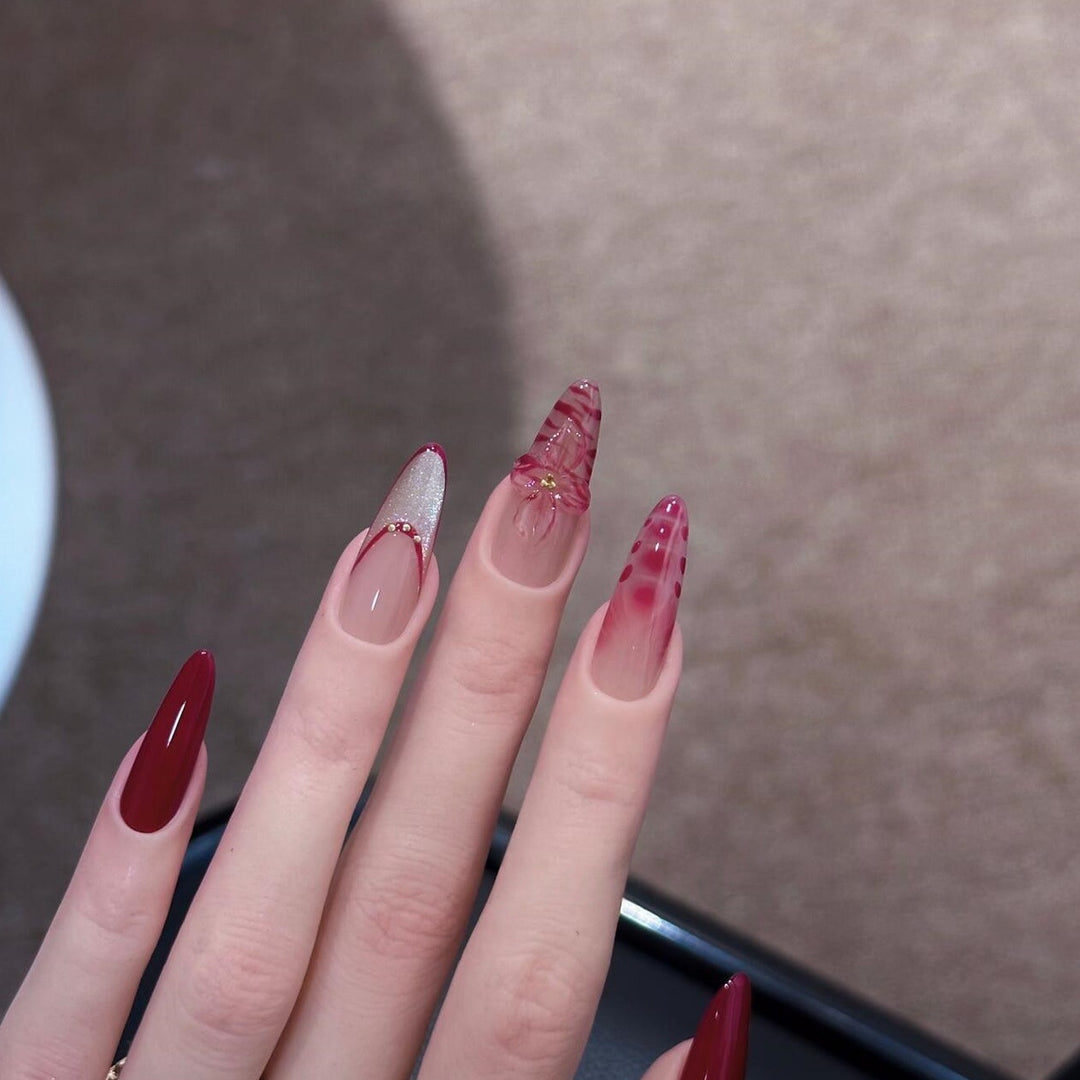 Artificial nails with floral and glamour details Stornfield