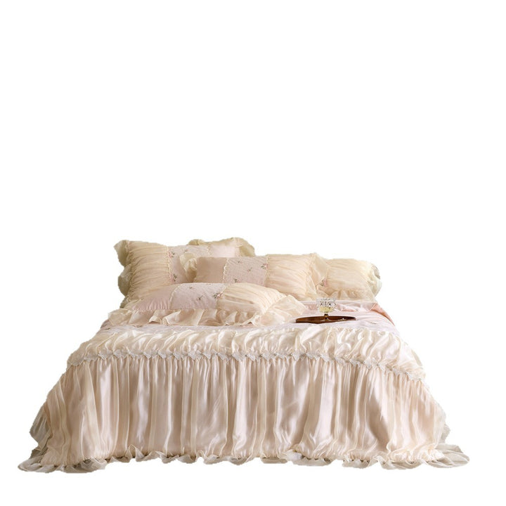 Luxurious Ruffle Bedding Set made of Satin with Ruffles and Embroidered Pillows