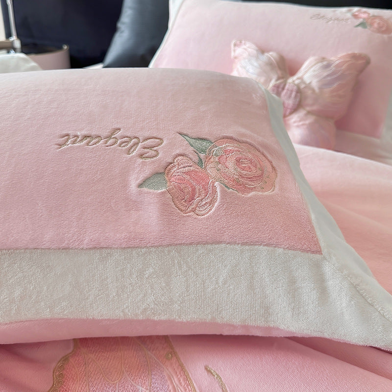 Luxurious quilted bedding set made of microfiber with floral relief and reversible design
