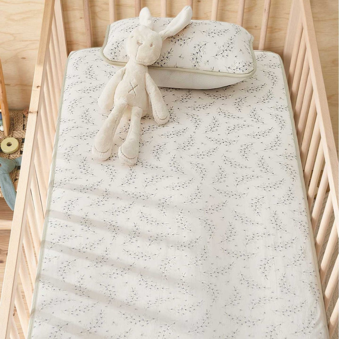 Breathable baby fitted sheet with waterproof and hypoallergenic mattress protector
