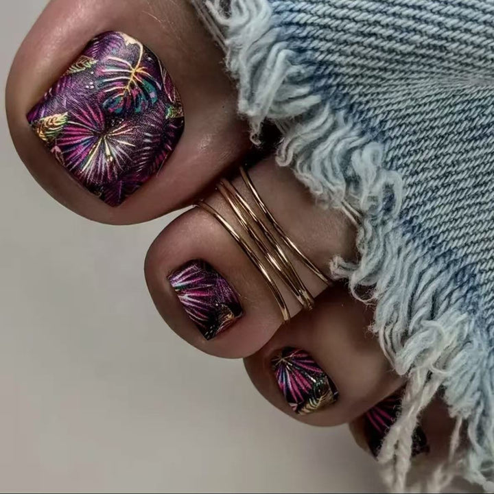 Nail art set with creative floral design Stornfield