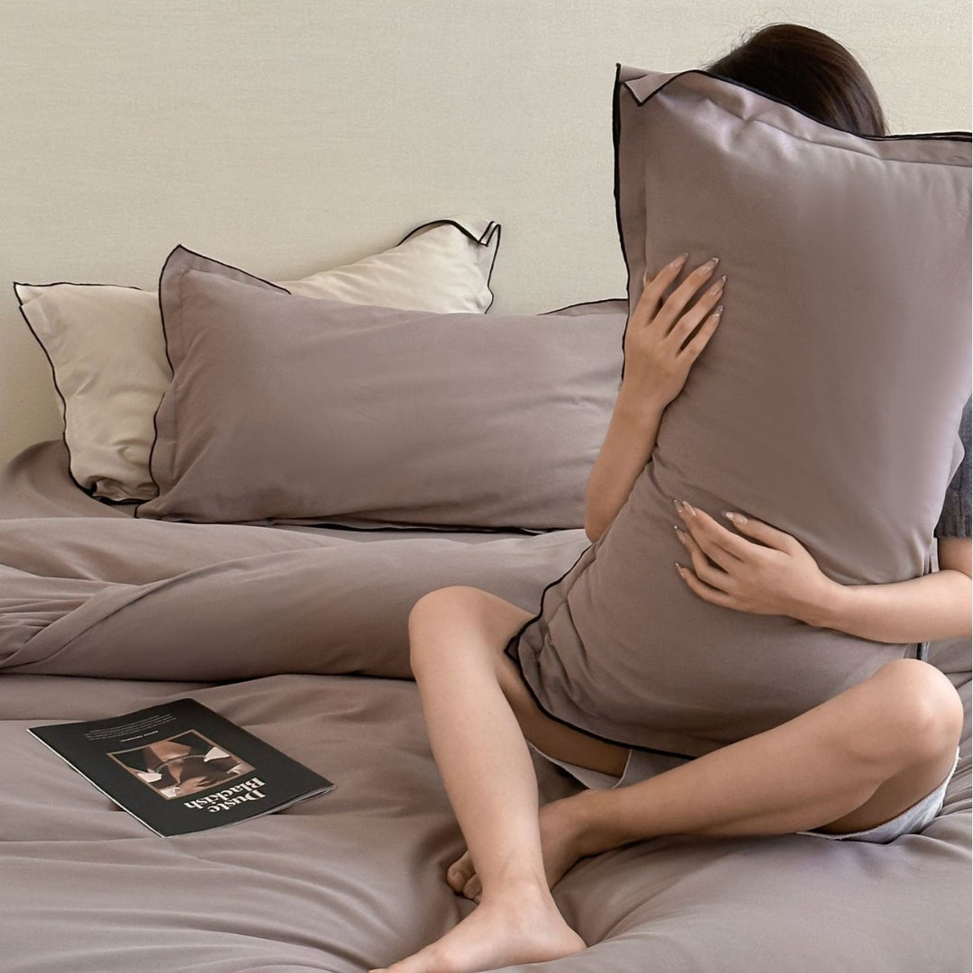 Reversible Cotton Sateen Duvet Cover Set with Contrast Piping and Pillow Shams