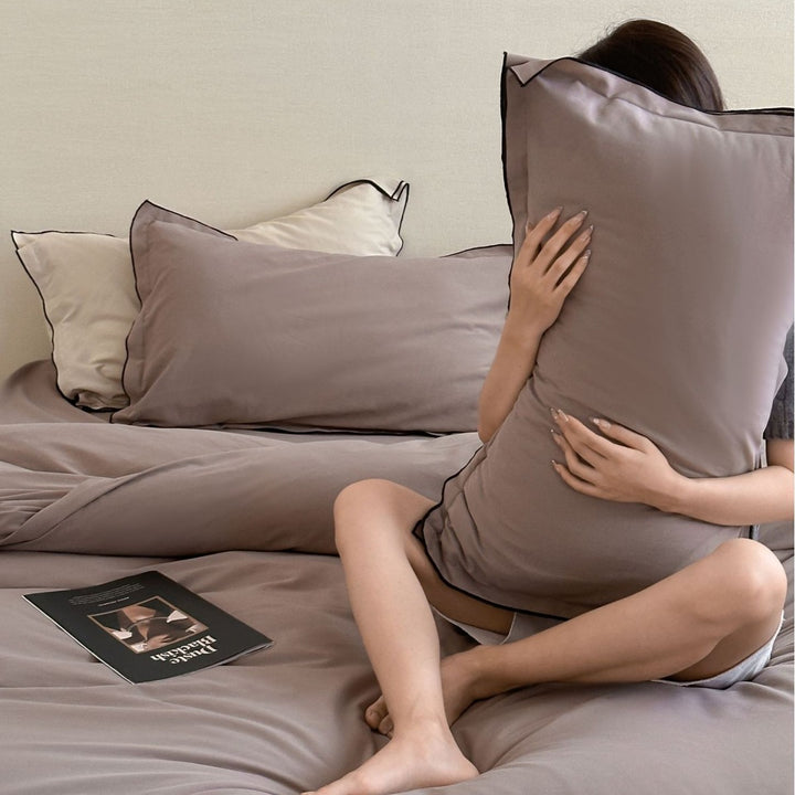 Reversible Cotton Sateen Duvet Cover Set with Contrast Piping and Pillow Shams