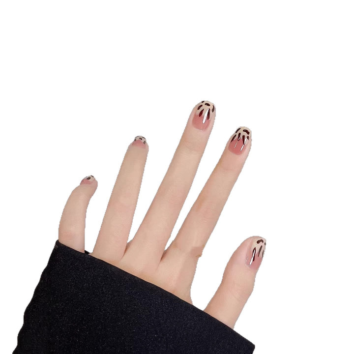 Artistic Press-On Nail Set with Modern Abstract Design