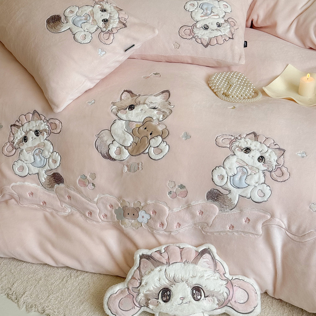 Embroidered Cartoon Kitten Plush Microfiber Duvet Cover Set with Decorative Pillow Shams