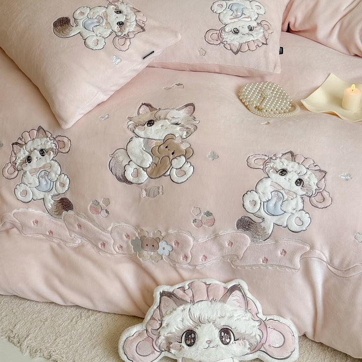 Embroidered Cartoon Kitten Plush Microfiber Duvet Cover Set with Decorative Pillow Shams