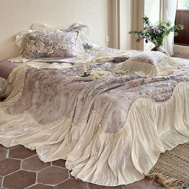 Bedding set with pleated flounces and floral watercolor print